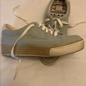 Dolce Vita size 8.5 likes new kicks!!!